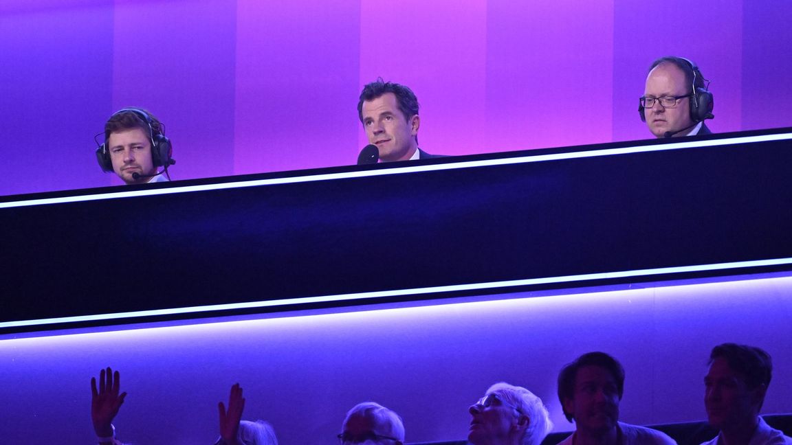 Avgående EBU-chefen Martin Österdahl (mitten) under godkännandet av rösträkningen i finalen av Eurovision Song Contest 2024. Foto: Jessica Gow/TT