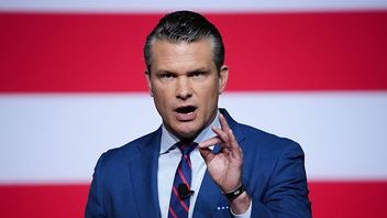 Krigsminister Pete Hegseth under tisdagens möte med amerikanska generaler och amiraler. Bild: Andrew Harnik/Pool via AP