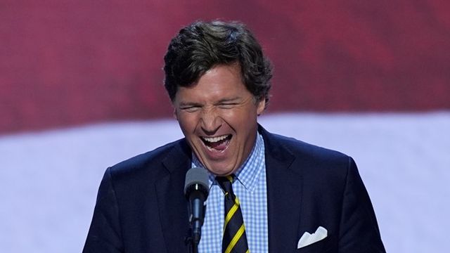 Tucker Carlson sågas internt av republikaner. Foto: AP