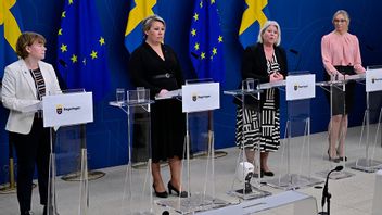 Bild från Tidöpartiernas presskonferens i april om arbetet mot välfärdsbrottslighet inom personlig assistans. Från vänster: Malin Danielsson (L), Camilla Brodin (KD), Socialtjänstminister Camilla Waltersson Grönvall (M) och Jessica Stegrud (SD). Foto: Jonas Ekströmer/TT