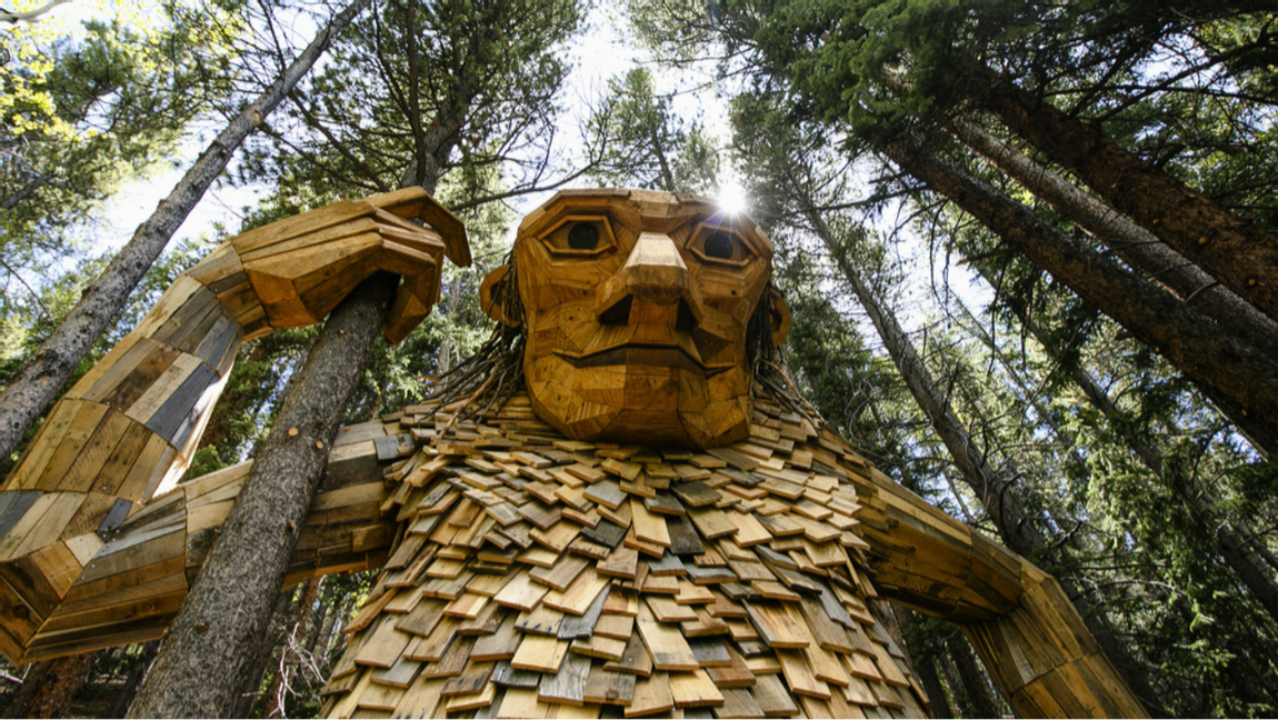 Det måste vara svårt att knappa på tangentbordet med stora trollfingrar. Foto: Hugh Carey / TT