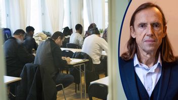 Asylsökande i Täby studerar svenska för invandrare. Foto: Fredrik Sandberg/TT