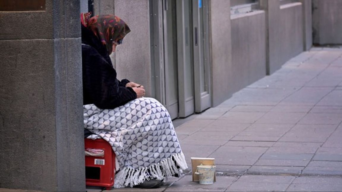 Sex av tio svenskar vill förbjuda tiggeri. Foto: Janerik Henriksson/TT.
