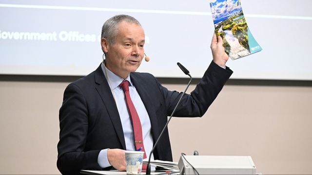 Miljöpolitik hotar landets utveckling, skriver Erik Lidström. På bilden, Naturvårdsverkets generaldirektör Johan Kuylenstierna. Foto: Jessica Gow/TT