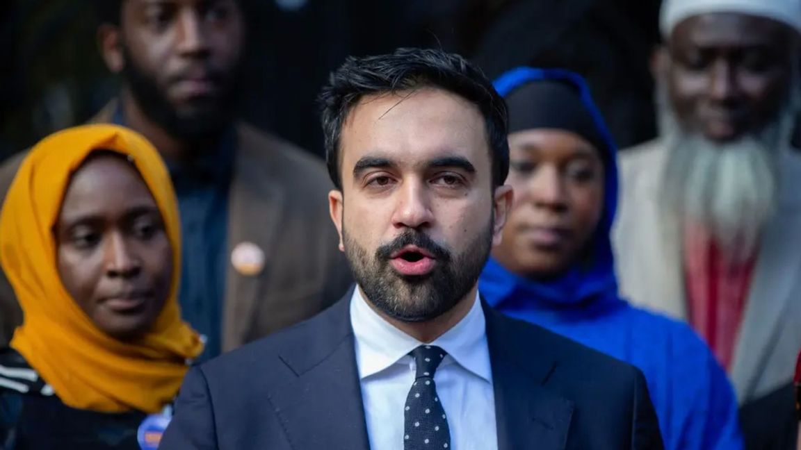 Zohran Mamdani vid ett valmöte i Bronx moské i fredags Foto: Ted Shaffrey/AP/TT