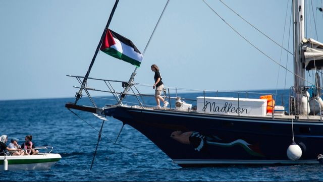 Greta Thunberg ombord på fartyget Madleen inför avresa från Sicilien förra söndagen. Foto: Salvatore Cavalli/AP/TT