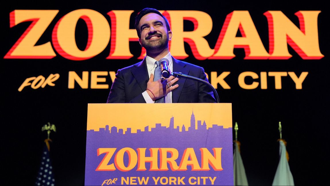 New Yorks tillträdande borgmästare Zohran Mamdani under sitt segertal. Foto: Yuki Iwamura/AP/TT