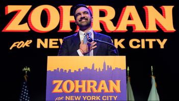 New Yorks tillträdande borgmästare Zohran Mamdani under sitt segertal. Foto: Yuki Iwamura/AP/TT