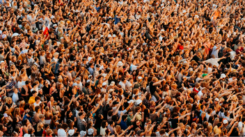 Det är svårt att leva omgiven av fiender. Foto: Danny Howe, Unsplash