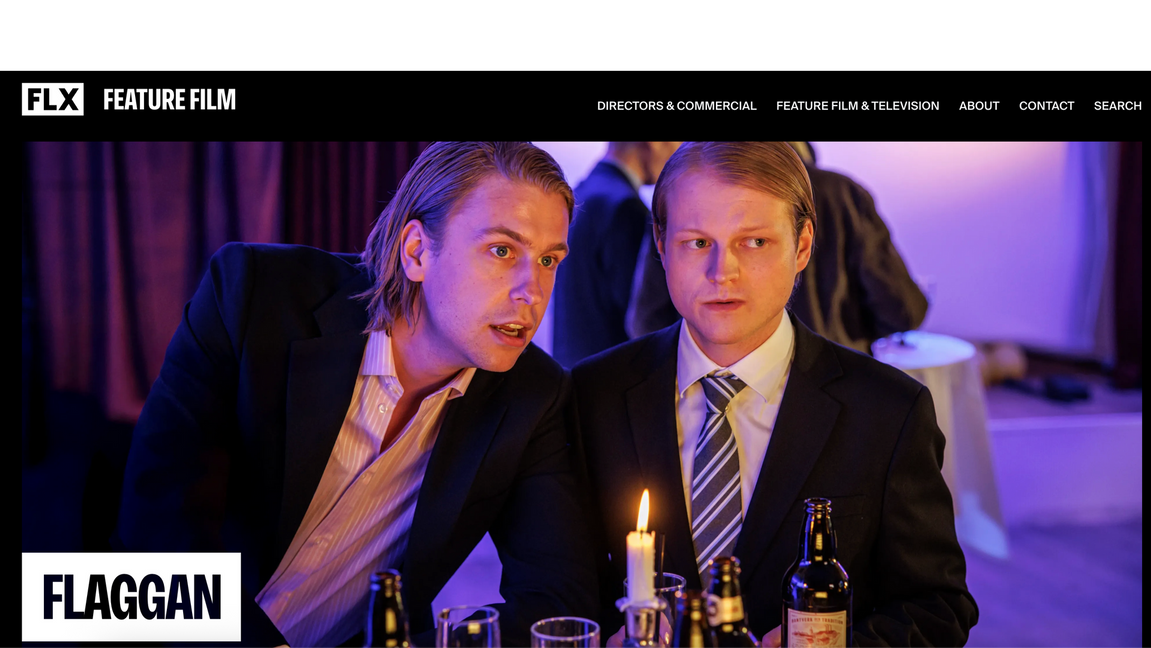 Komedifilmen ”Flaggan” är regisserad av Michael Lundgren och huvudpersonerna spelas av Noel Flike och Arvid Swedrup. Filmen har premiär i augusti. Foto: Skärmdump/flx.se