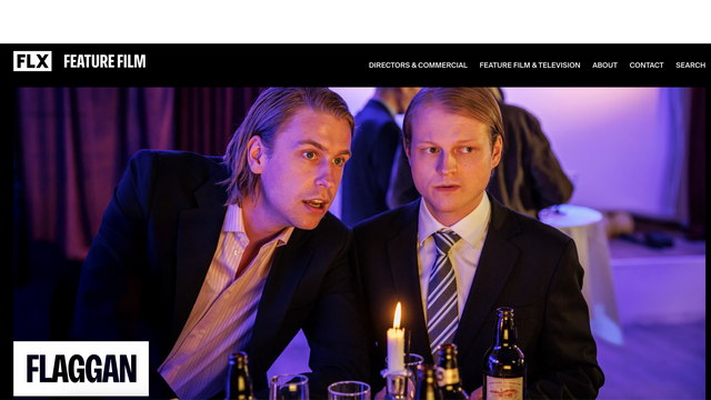 Komedifilmen ”Flaggan” är regisserad av Michael Lundgren och huvudpersonerna spelas av Noel Flike och Arvid Swedrup. Filmen har premiär i augusti. Foto: Skärmdump/flx.se