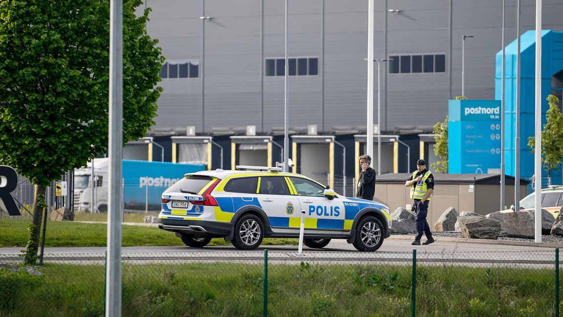 Nationella bombgruppen var på plats på Landvetter, Göteborg, för att undersöka två misstänka väskor. Foto: Björn Larsson Rosvall/TT (arkivbild)