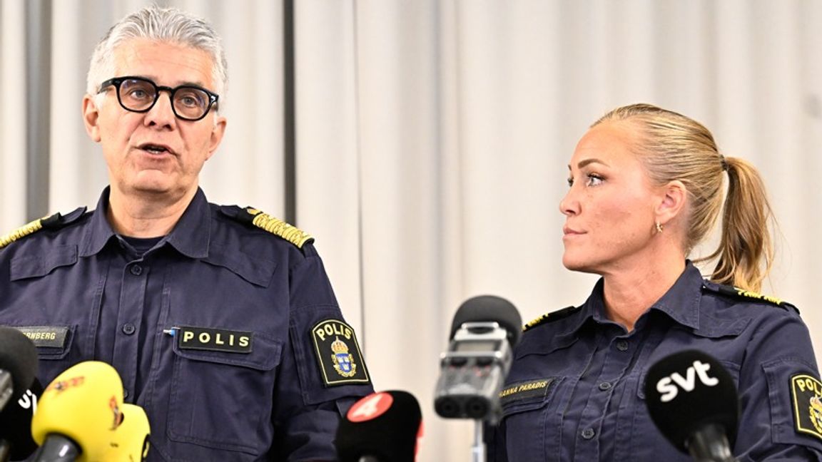 Rikspolischef Anders Thornberg och Hanna Paradis, kommenderingschef för den nationella särskilda händelsen, under pressträff med anledning av den senaste tidens händelser kopplat till den organiserade brottsligheten och gängkriminaliteten Foto: Jonas Ekströmer/TT