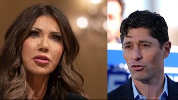 Kristi Noem och Jacob Frey. Foto: Mark Schiefelbein/Abbie Parr/AP