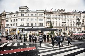 Välbetalda får ut minst av pensionssystemet. Bilden är tagen på Stureplan i Stockholm, som är Sveriges finansiella centrum.
Foto: Tomas Oneborg/SvD/TT