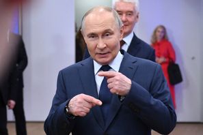 Rysslands president Vladimir Putin. Hans talesperson låter meddela att de inte vill jäkta fram ett fredsavtal med Ukraina. Arkivbild. Foto: Kristina Kormilitsyna/Sputnik/Kreml poolfoto via AP/TT