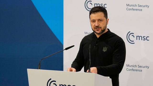 Ukrainas president Volodymyr Zelenskyj vid den pågående säkerhetskonferensen i München. Matthias Schrader/AP/TT