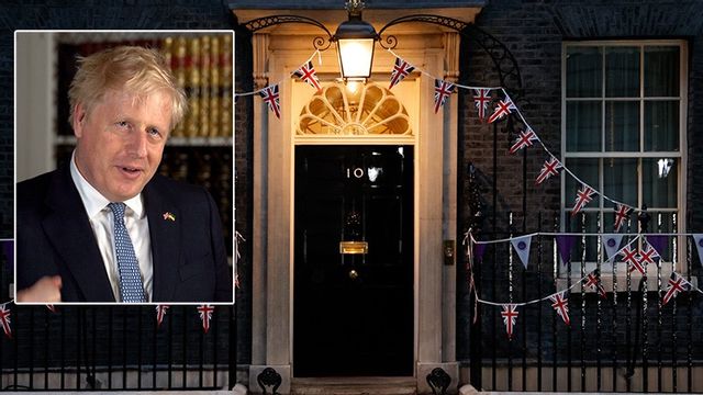 Boris Johnson blir kvar på 10 Downing Street tillvidare. Foto: TT NYHETSBYRÅN