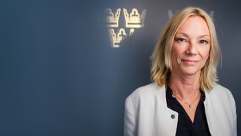 Riksgälden, med chefen Karolina Ekholm, presenterar månadssiffror. Arkivbild. Foto: STINA STJERNKVIST/SVD/TT