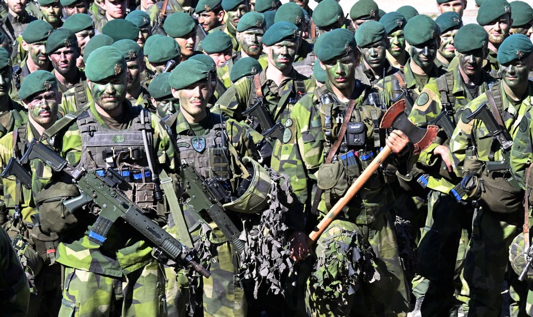 Nato förväntas kräva att EU-länderna lägger 3,5 procent av BNP på militärt försvar. Nu har samtliga partier i riksdagen i Sverige kommit överens om en upprustning. Arkivbild. Foto: Fredrik Sandberg/TT