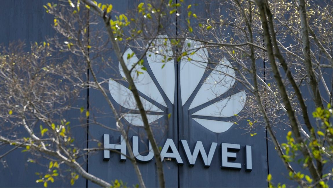 Fransk polis har genomfört en razzia mot Huawei. Arkivbild. Foto: NG HAN GUAN/AP/TT