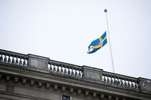 Under onsdagen flaggar bland annat Kungliga slottet i Stockholm och riksdagen på halv stång. Arkivbild. Caisa Rasmussen/TT