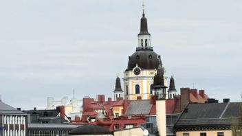 Över Söders höjder i Stockholm höjer sig Katarina kyrkotorn och Stockholms moskés minaret Foto: Dan Hansson/SvD/Scanpix/TT