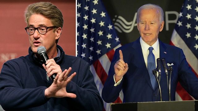 Joe Scarborough och Joe Biden. Foto: Steven Senne/Nam Y. Huh/AP/TT