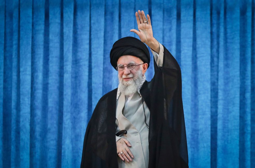 Irans högste ledare, ayatolla Ali Khamenei, på en bild tagen utanför Teheran tidigare i juni. Foto: Irans högste ledares kontor via AP/TT