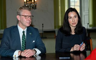 Finansregionråd Aida Hadzialic (S) och oppositionsregionråd Kristoffer Tamsons (M) är överens om att säga nej till förslaget om ett nytt skatteutjämningssystem. Fredrik Sandberg/TT