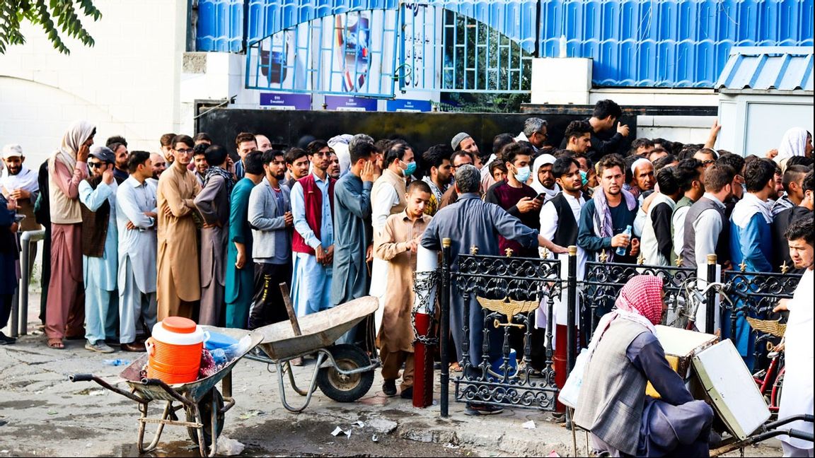 Kabulbor i bankkö. Arkivbild. Foto: Khwaja Tawfiq Sediqi/AP/TT