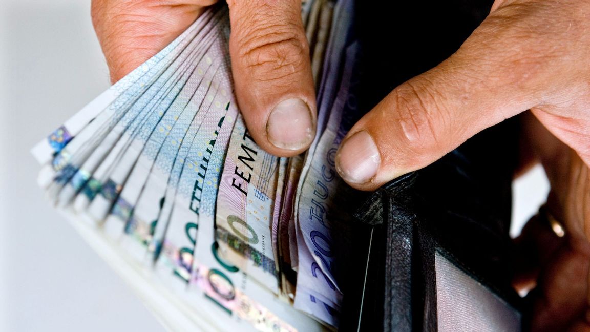 Skattepengarna riskerar att hamna i fel fickor när kommuner och regioner inte polisanmäler misstänkt korruption, varnar polisens antikorruptionsgrupp. Foto: Christine Olsson/TT