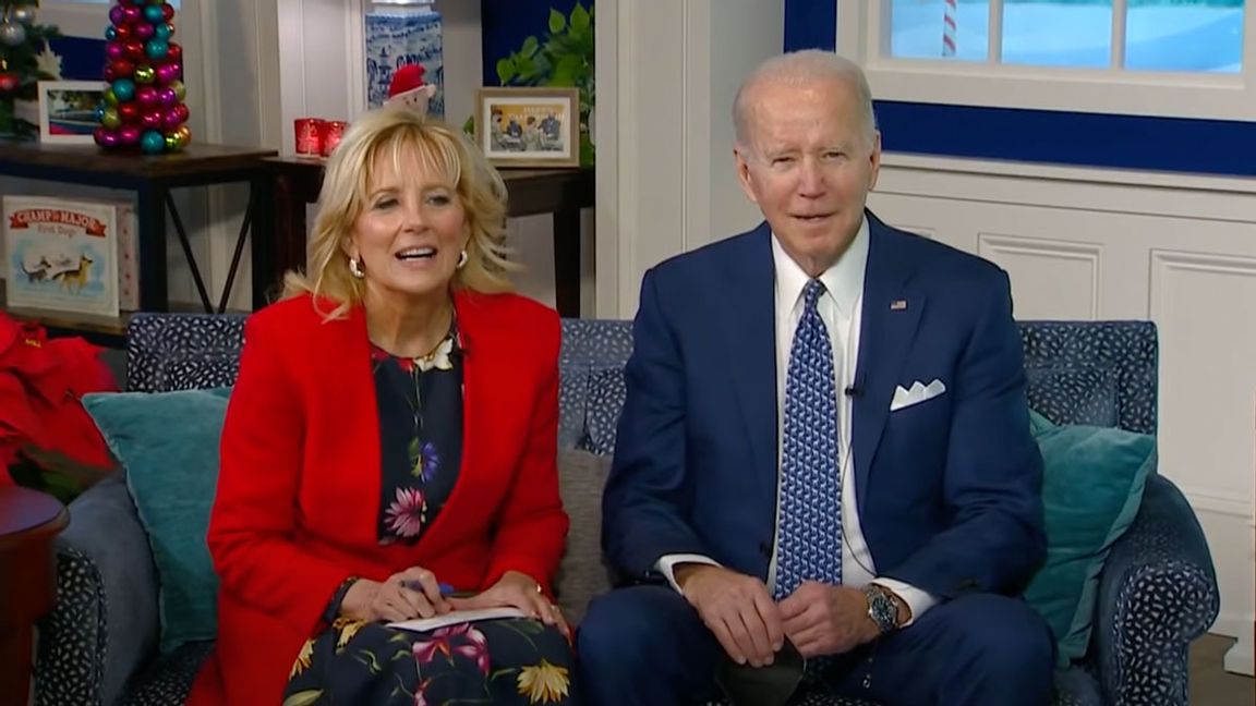 Jill och Joe Biden tog emot samtal från inringare på julafton. Foto: Vita Huset