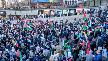 Bild på Palestinademonstration i Stockholm 2023. Demonstrationer med koppling till konflikter utanför Sveriges gränser har blivit vanliga i svenska städer. Foto: Frankie Fouganthin, CC BY 4.0, via Wikimedia Commons