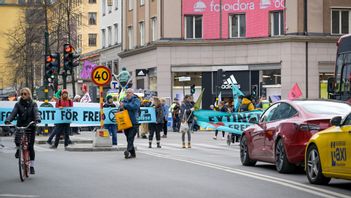 Aktivism finns i många former. Men en växande grupp av aktivisterna, både på gator och i myndigheter, ställer sig mot demokratiska beslut. Foto: Janerik Henriksson/ TT