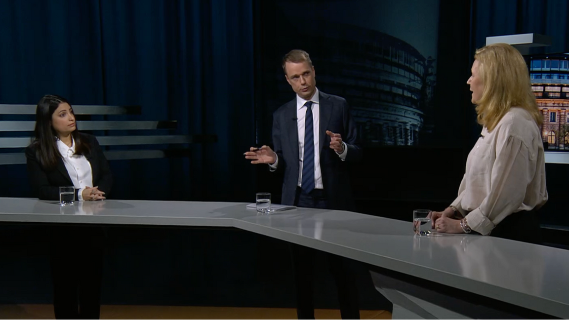 Nooshi Dadgostar (V) och Elisabeth Thand Ringqvist (C) möttes i SVT:s Agenda på söndagen. Foto: SVT