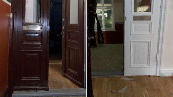 Inslagen dörr hos målsäganden. Foto: Polisen