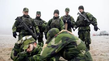 Soldater övar taktiska moment vid Kungsängens skjutfält som en del av Sveriges ökade militära beredskap. Foto: Mikael Andersson/Mitt i