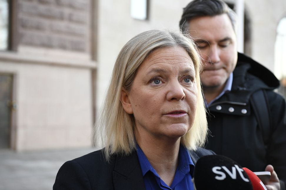 Socialdemokraternas partiledare Magdalena Andersson (S) på väg in till Rosenbad. Viktoria Bank/TT