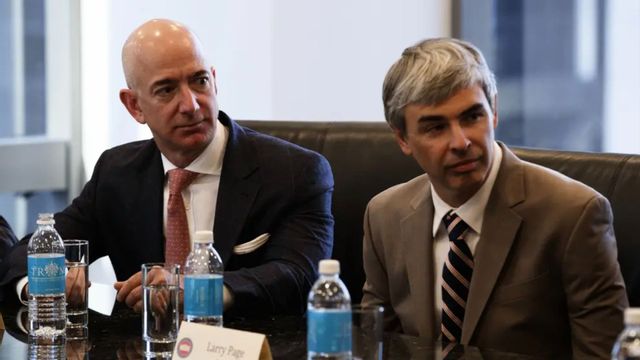 Google-grundaren Larry Page, till höger, flyttar till Florida, där Jeff Bezos, till vänster, redan bor Foto: Evan Vucci/AP/TT