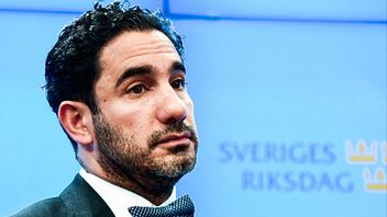 Ardalan Shekarabi (S) protesterar mot att Richard Jomshof återtar uppdraget som ordförande i justitieutskottet. Foto: Lars Schröder/TT