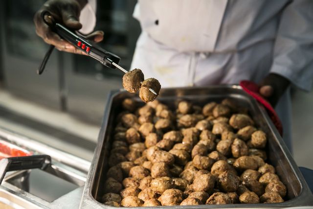 Livsmedelsverket föreslås få ansvar för kontroll av livsmedel för restauranger. Foto: Heiko Junge/NTB/TT