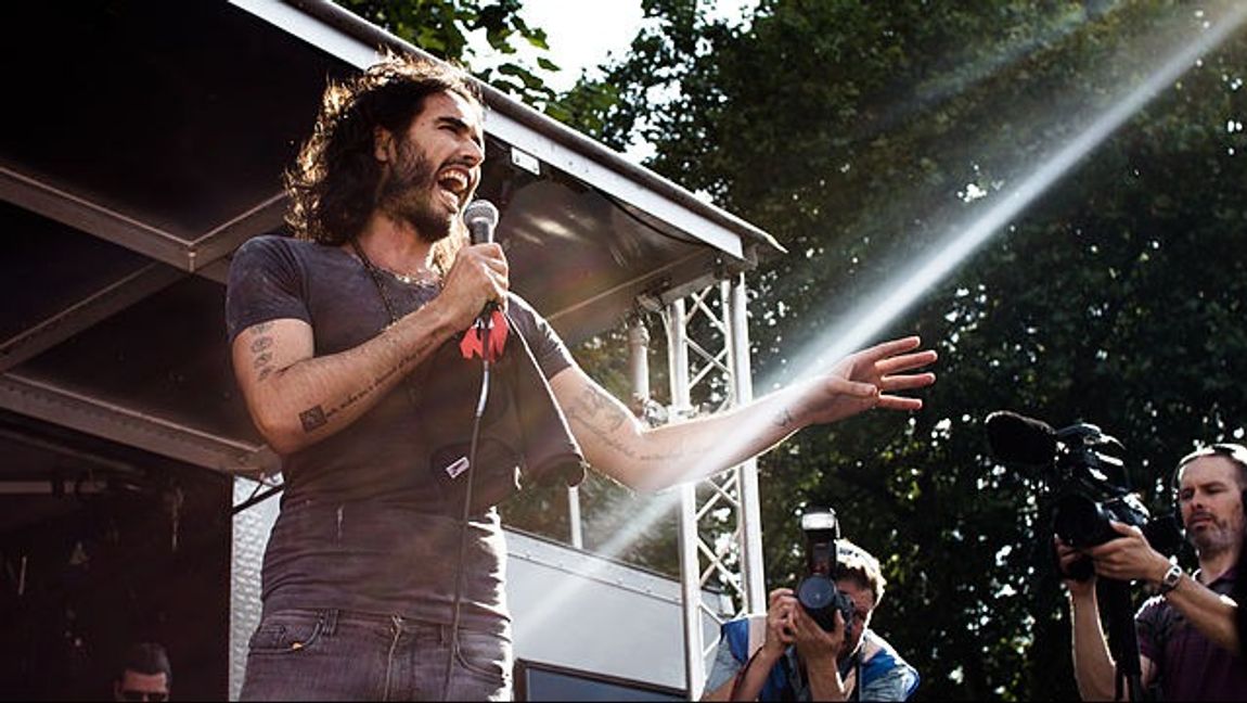 Komikern Russell Brand. Foto: DB Young (CC BY 2.0)