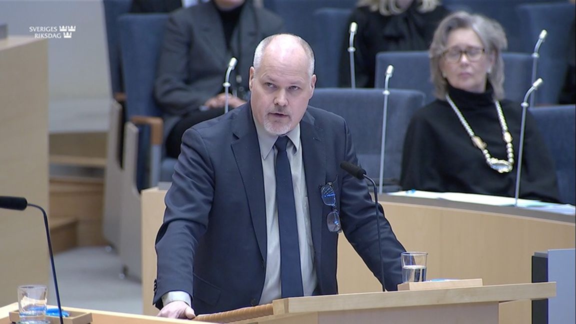 Morgan Johansson (S) får hård kritik från Israels ambassadör Ziv Nevo Kulman. Foto: Riksdagen