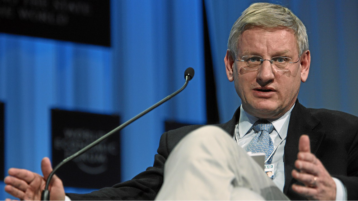 Carl Bildt – Hallänning, svensk, europé och regimtrogen iranier. Foto: Copyright by World Economic Forum. swiss-image.ch/Photo by Remy Steinegger, CC BY-SA 2.0, via Wikimedia Commons