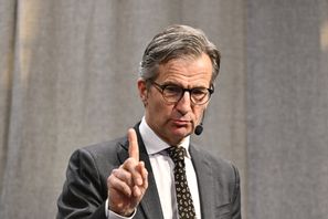 Riksbanken, med chefen Erik Thedéen, lämnar styrräntan oförändrad på årets andra räntemöte. Arkivbild. Anders Wiklund/TT