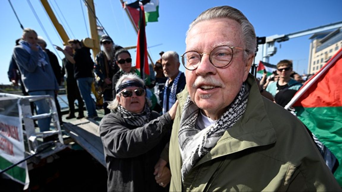 Mikael Wiehe, här i Malmö hamn för att visa stöd för Hamaskopplade Ship to Gaza, är en av årets sommarpratare i P1. Foto: Johan Nilsson/TT