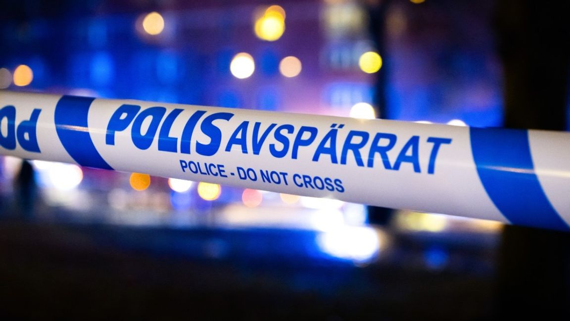 Stökigt natt i Borås, två män knivskars och en hotfull man sköts i benet av polis. Foto: Claudio Bresciani / TT