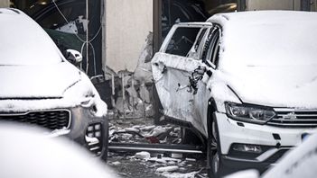 Sprängningen mot en bilfirma i Fosie, Malmö, skadade fordon och en byggnad. Foto: Johan Nilsson/TT