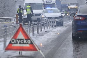 Halkan ledde under dagen till en lång rad olyckor i södra Sverige, som här öster om Karlshamn. Arkivbild. Foto: Johan Nilsson/TT